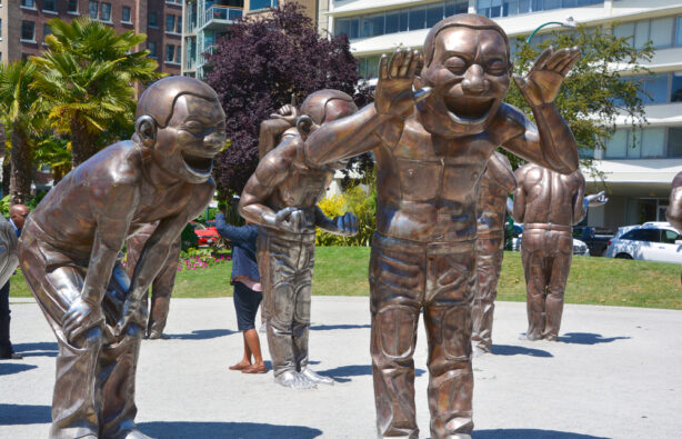 Скульптура A-maze-ing Laughter в Мортон парке в Ванкувере