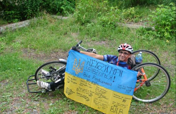 Украинец с ДЦП проехал 12 европейских стран на ручном велосипеде.Вокруг Света. Украина