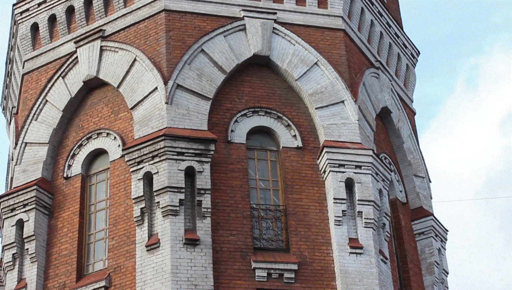Старинная башня Мариуполя становится культурным центром.Вокруг Света. Украина