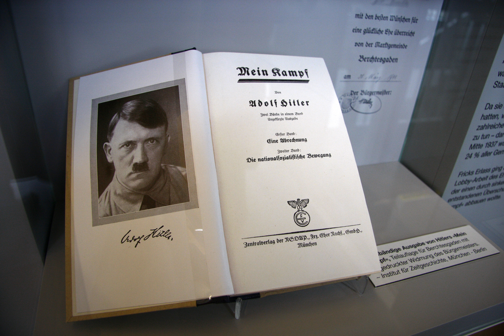 Аннотированное издание «Mein Kampf» стало хитом продаж в Германии.Вокруг Света. Украина