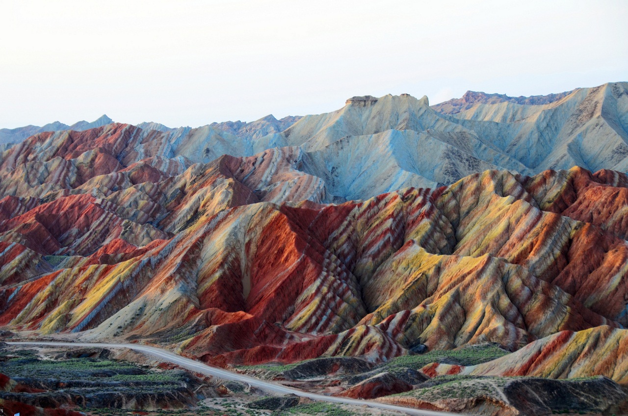 Геологический парк Данься – разноцветные горы.Вокруг Света. Украина