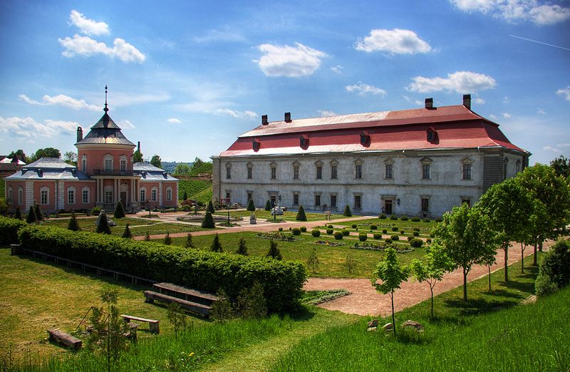 Замки і релігійні святині Західної України