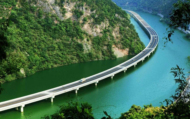 В Китае появился единственный в мире мост вдоль реки.Вокруг Света. Украина