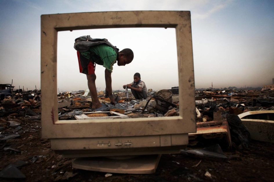 Изнанка прогресса: Гана задыхается от электронного мусора со всего мира.Вокруг Света. Украина