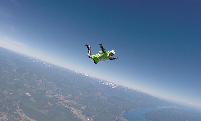 Скайдайвер из Америки совершил прыжок без парашюта с высоты 7600 м.Вокруг Света. Украина