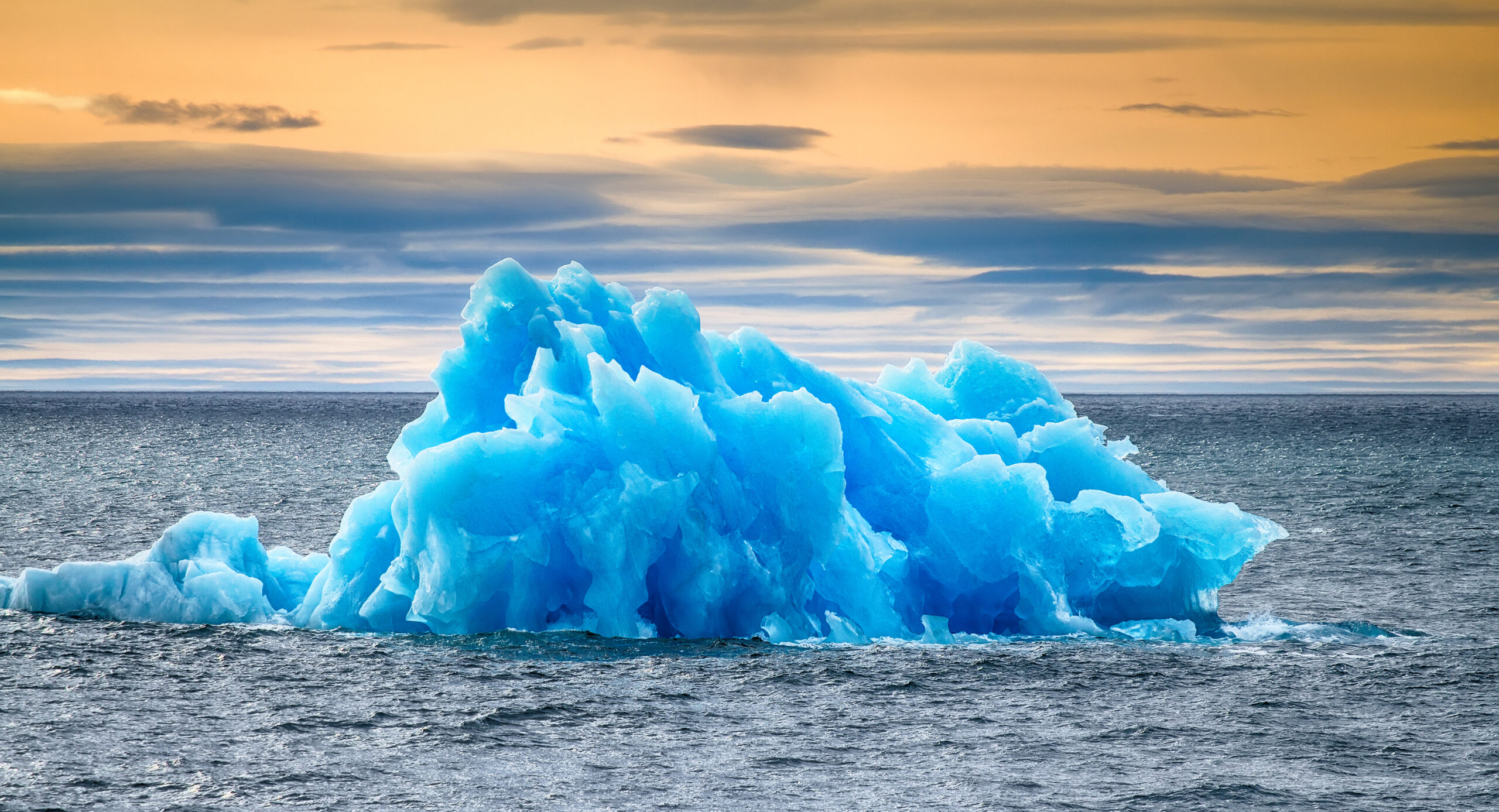 Эмираты будут спасать от жары с помощью айсбергов из Антарктики.Вокруг Света. Украина