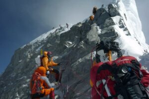Підніматися на Еверест тепер «простіше»: обрушився щабель Хілларі