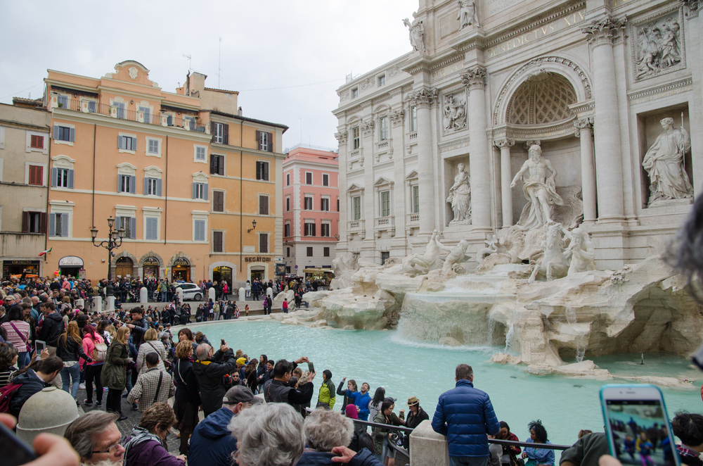 Ведите себя как турист: в Риме новые правила поведения возле памятников.Вокруг Света. Украина