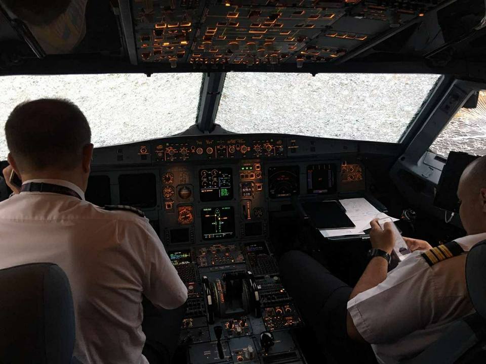 «Он не сядет, не сядет!»: украинские пилоты виртуозно посадили поврежденный самолет в Стамбуле.Вокруг Света. Украина