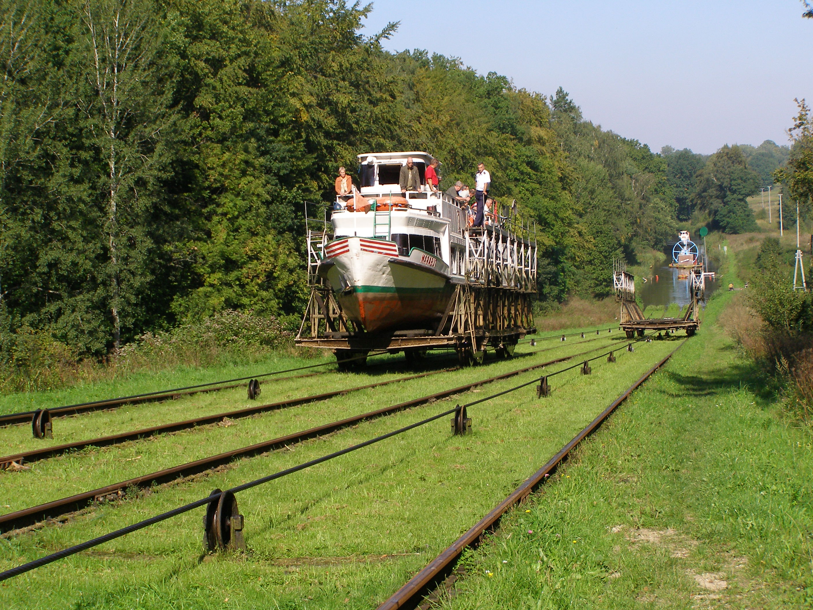 Не трамвай и не поезд: в Польше по рельсам ходят корабли.Вокруг Света. Украина