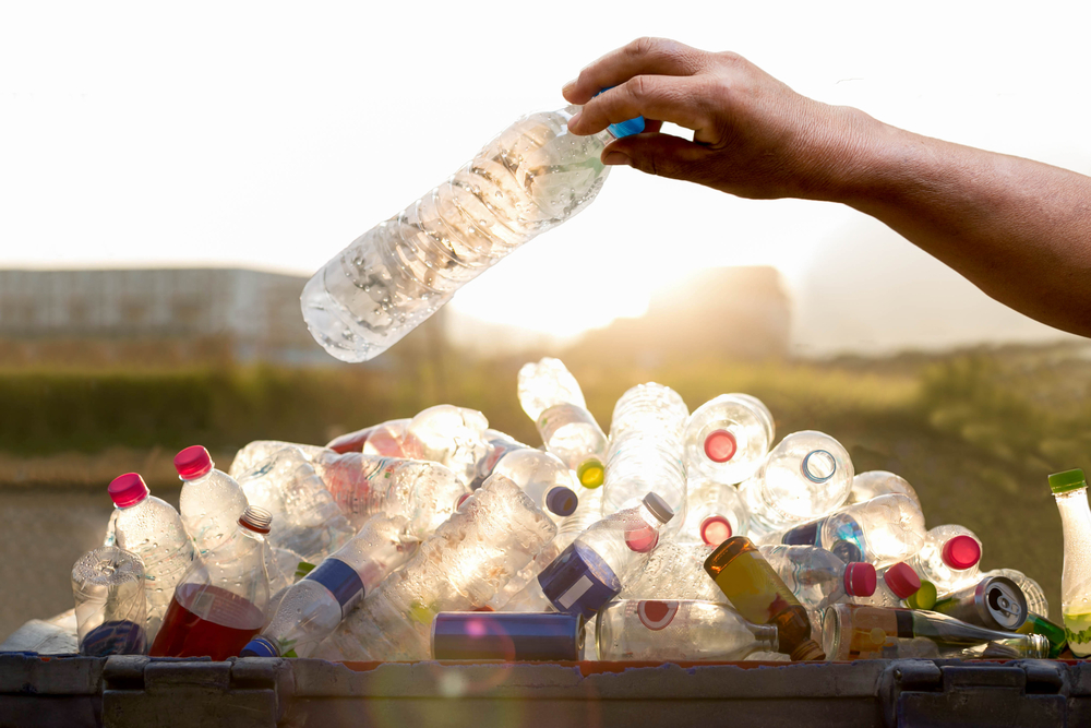 Британцам предложили сдавать пластиковые бутылки.Вокруг Света. Украина