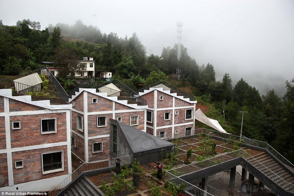 В Китае отстроили деревню с фермами на крышах (фото).Вокруг Света. Украина