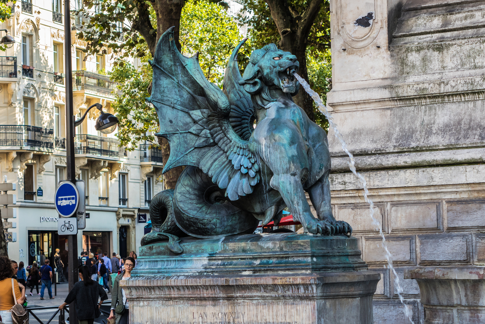 На улицах Парижа появились фонтаны с газированной водой.Вокруг Света. Украина