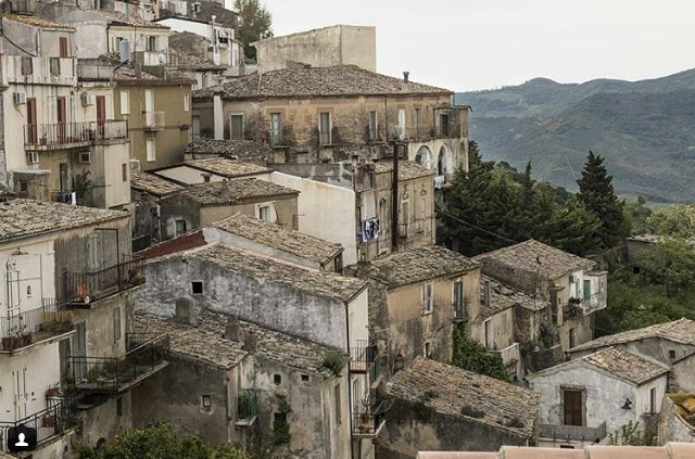 В городе на юге Италии бесплатно раздают дома.Вокруг Света. Украина