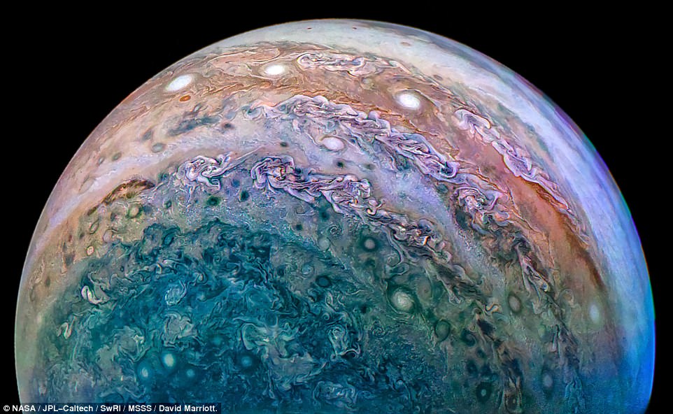 Погода на Юпитере хуже земной: NASA показало впечатляющие цветные фото.Вокруг Света. Украина