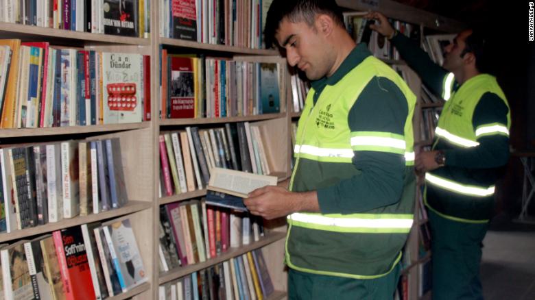 Мусорщики открыли библиотеку из выброшенных книг.Вокруг Света. Украина