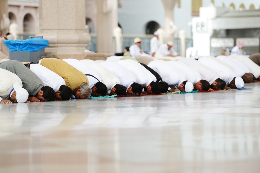 Молитвенная поза мусульман избавляет от боли в пояснице
