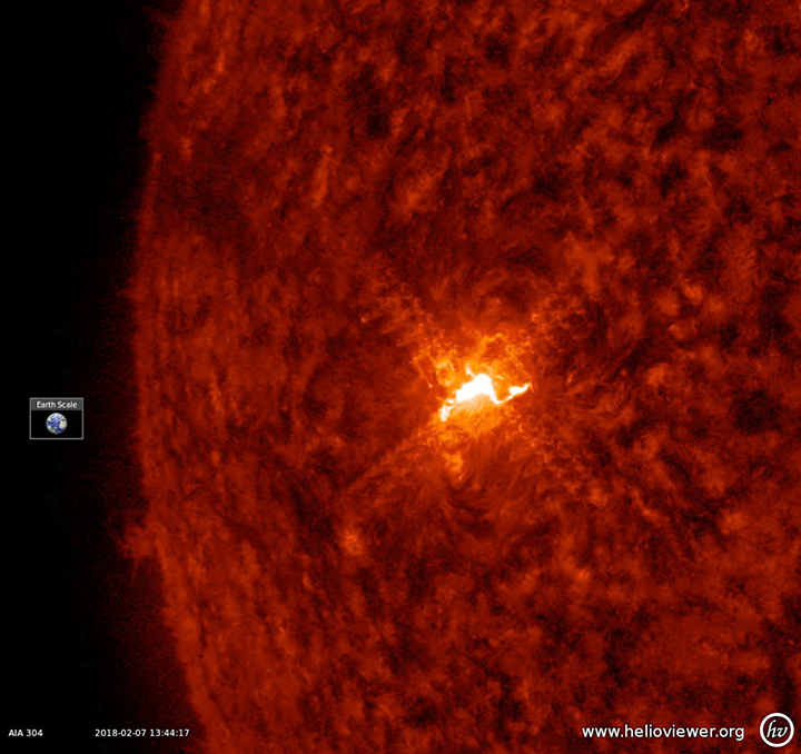 NASA показало одинокую вспышку на Солнце.Вокруг Света. Украина