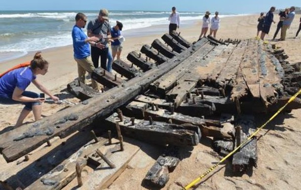 На берег Флориды вынесло часть старинного корабля.Вокруг Света. Украина