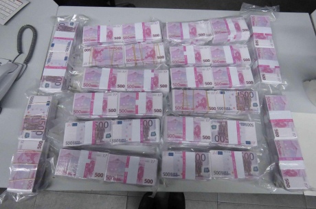 В Германии пекарь нашел 8 млн евро и сдал их в полицию.Вокруг Света. Украина
