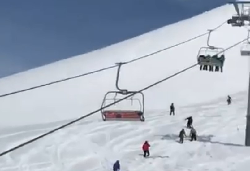 В Грузии на горнолыжном курорте сломался подъемник, есть пострадавшие