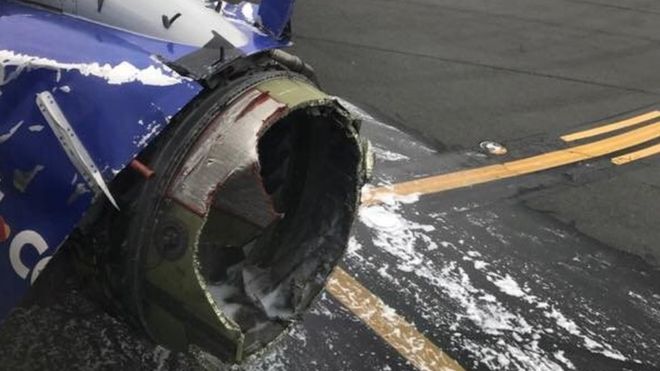 В США у пассажирского Boeing 737 в воздухе взорвался двигатель.Вокруг Света. Украина