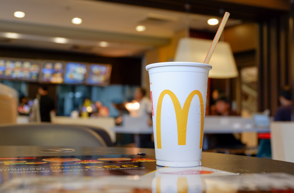 McDonald's откажется от пластиковых трубочек.Вокруг Света. Украина