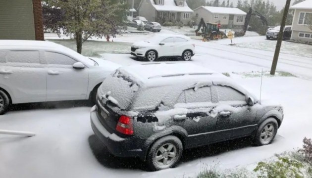 Канаду неожиданно засыпало снегом
