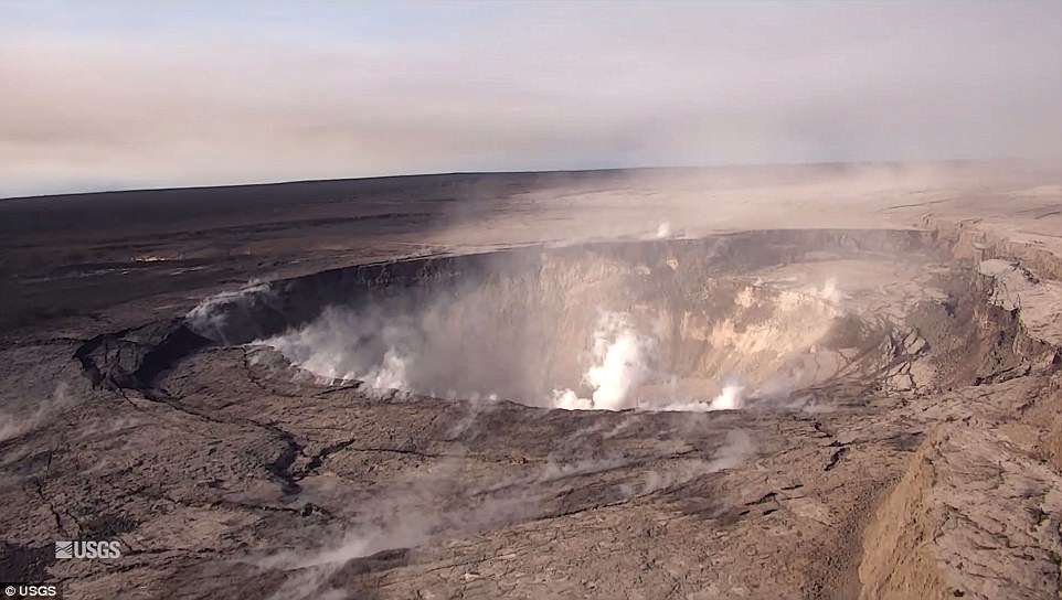 Беспилотник показал, как расширяется кратер Килауэа (видео)