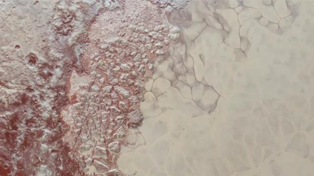 NASA показало, что Плутон покрыт  дюнами.Вокруг Света. Украина