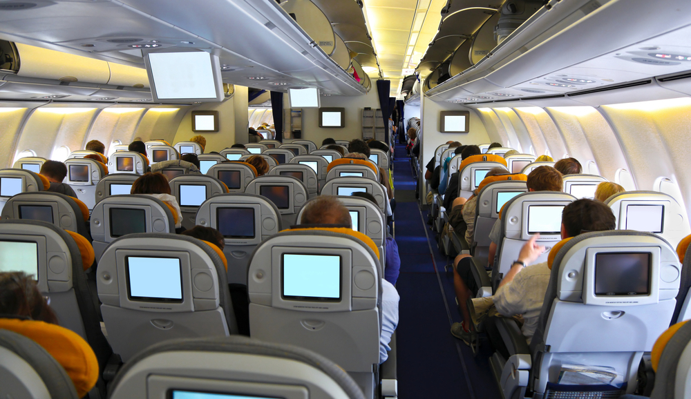 В США задержали рейс из-за того, что мужчины не хотели сидеть рядом с женщинами.Вокруг Света. Украина