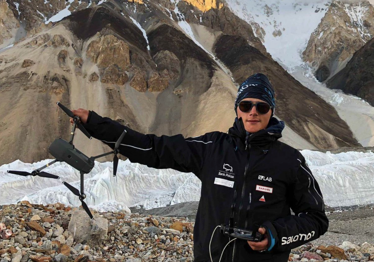 В Гималаях с помощью дрона нашли  альпиниста.Вокруг Света. Украина