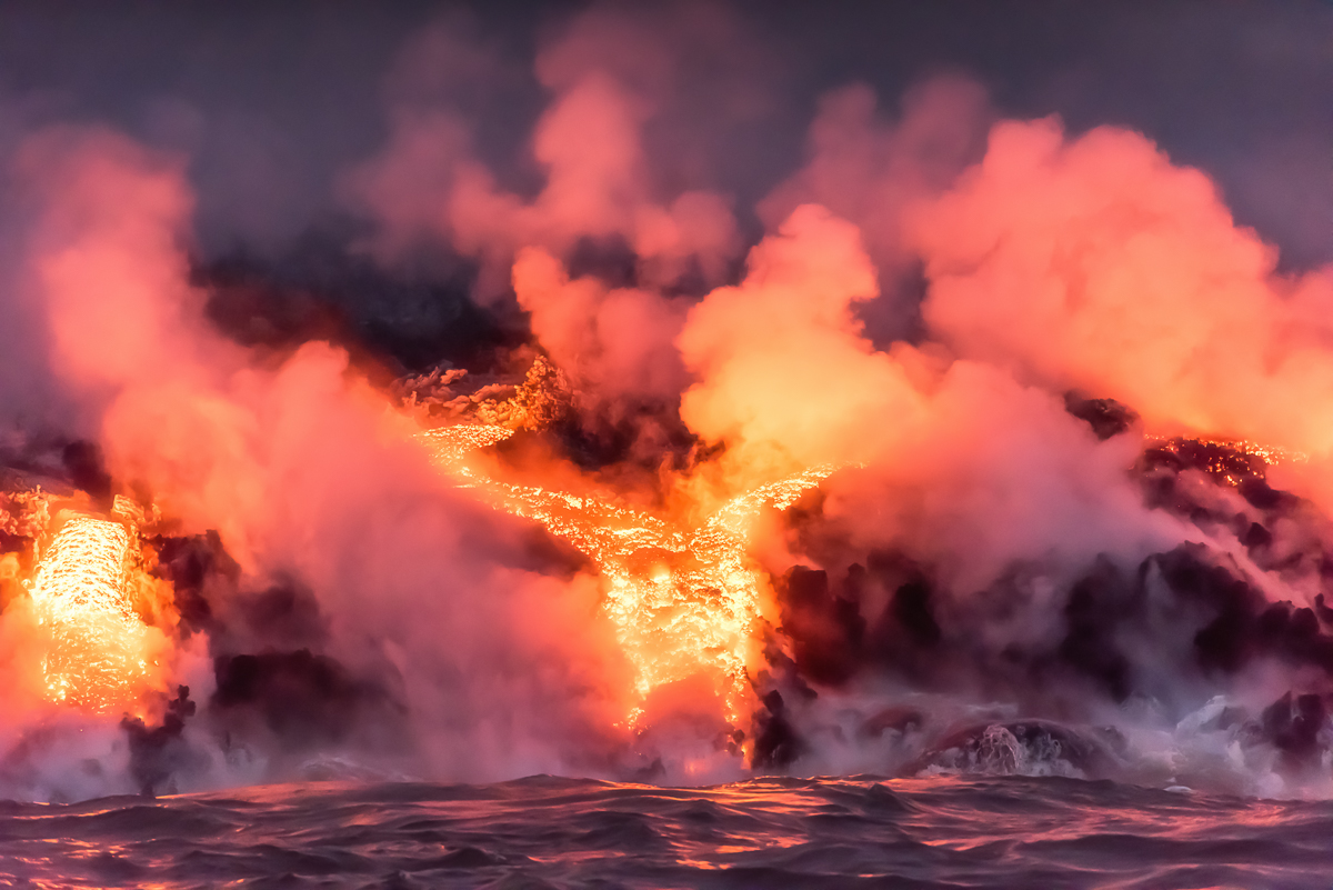 Американский фотограф поделился снимками извержения на Гавайях