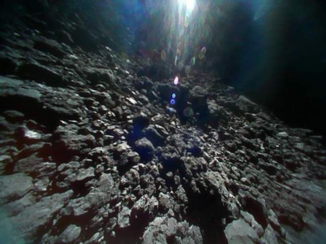 Японский робот-ровер прислал видео с вершины астероида.Вокруг Света. Украина