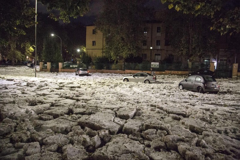 Рим сковало льдом