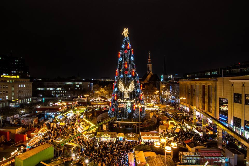 В Дортмунде установили самую большую в мире рождественскую елку