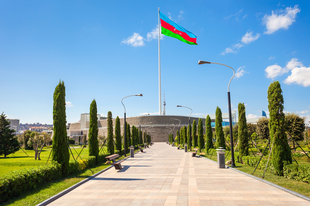 В Баку демонтировали один из самых высоких флагов в мире.Вокруг Света. Украина