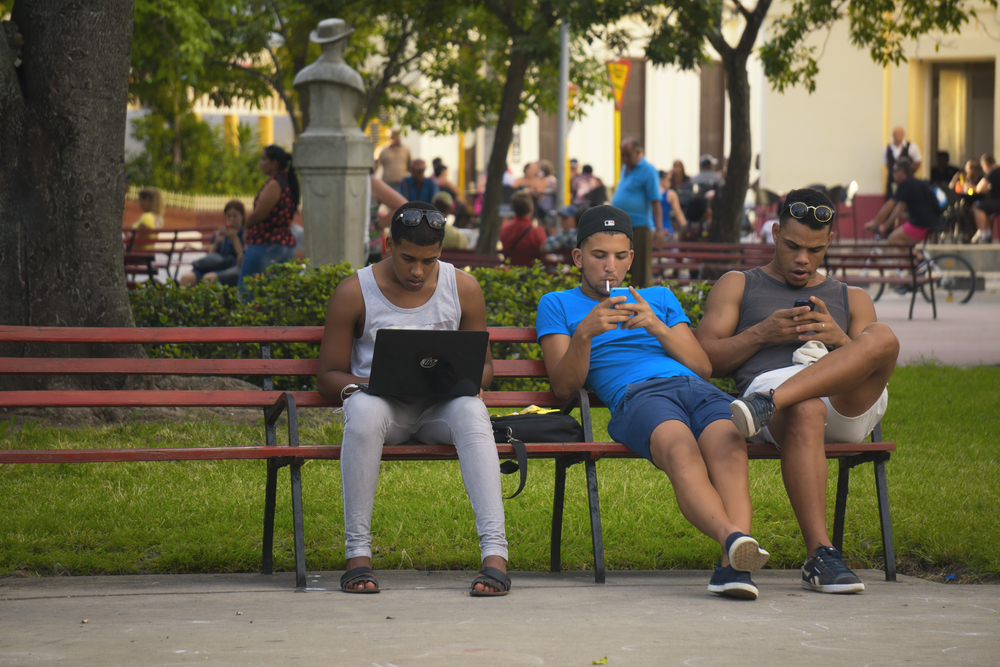 Кубинцам разрешили свободно пользоваться интернетом.Вокруг Света. Украина