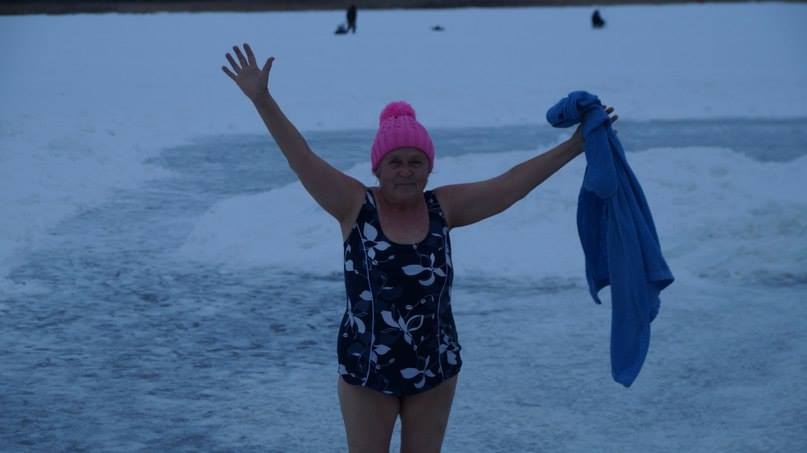 Боевое крещение: 77-летняя россиянка проплыла подо льдом Байкала.Вокруг Света. Украина