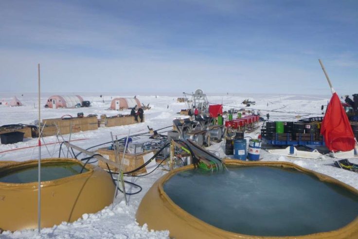 В Антарктиде ученые пробурили скважину рекордной глубины.Вокруг Света. Украина