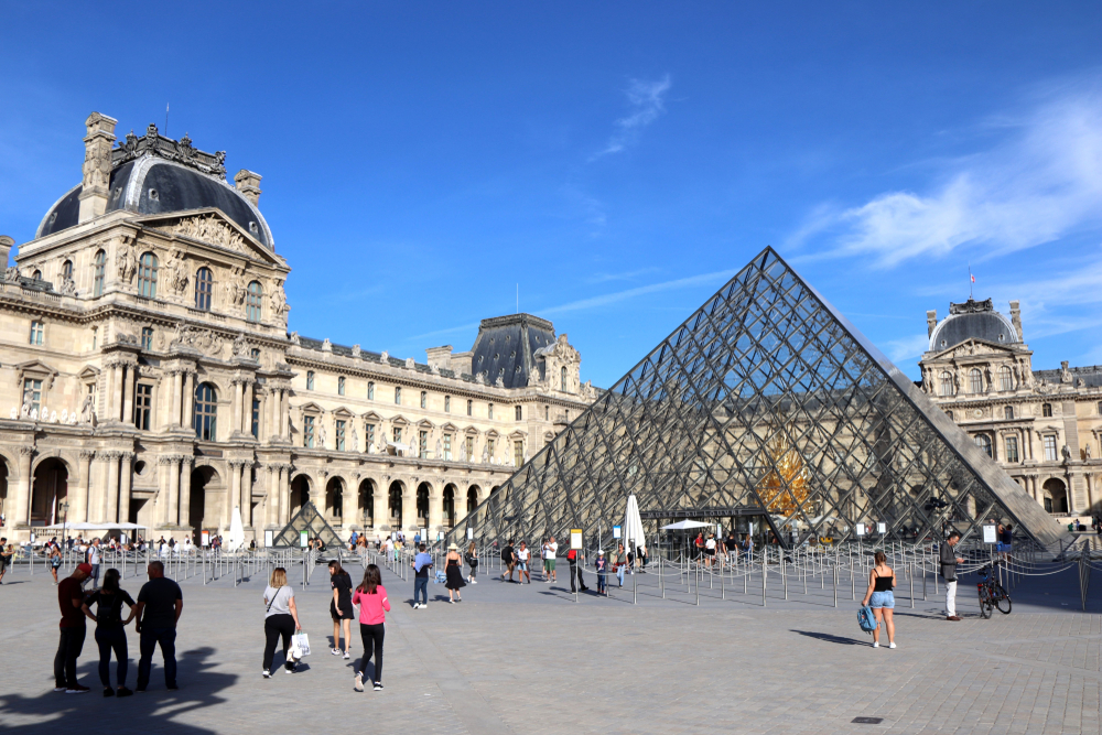 Лувр приглашает на индивидуальную экскурсию за 30 000 евро