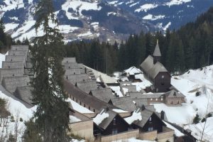В Австрии монахинь засыпало снегом в монастыре