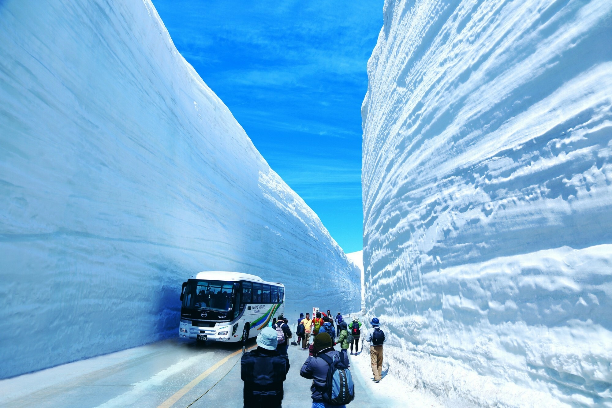 Снежный коридор в Японии.Вокруг Света. Украина