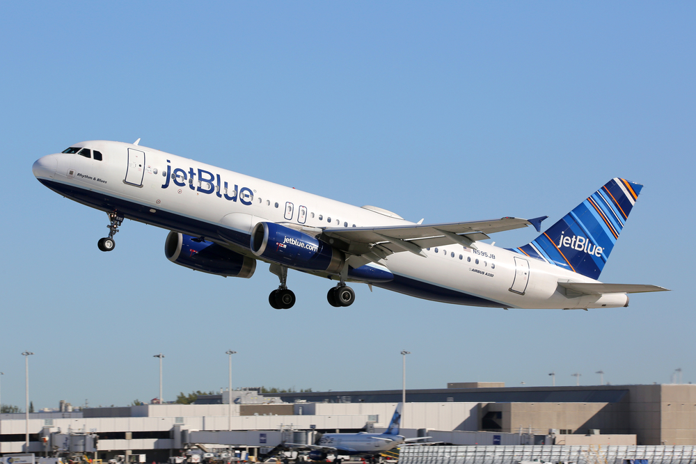 Пассажирка JetBlue родила во время полета