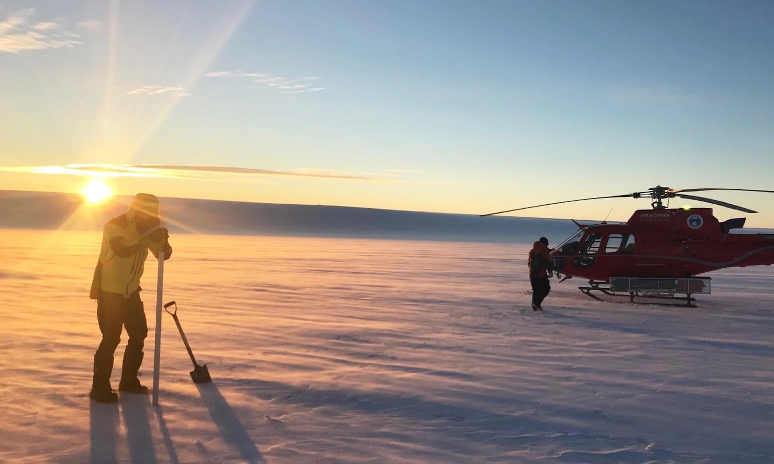 Подо льдами Антарктиды обнаружили огромные озера