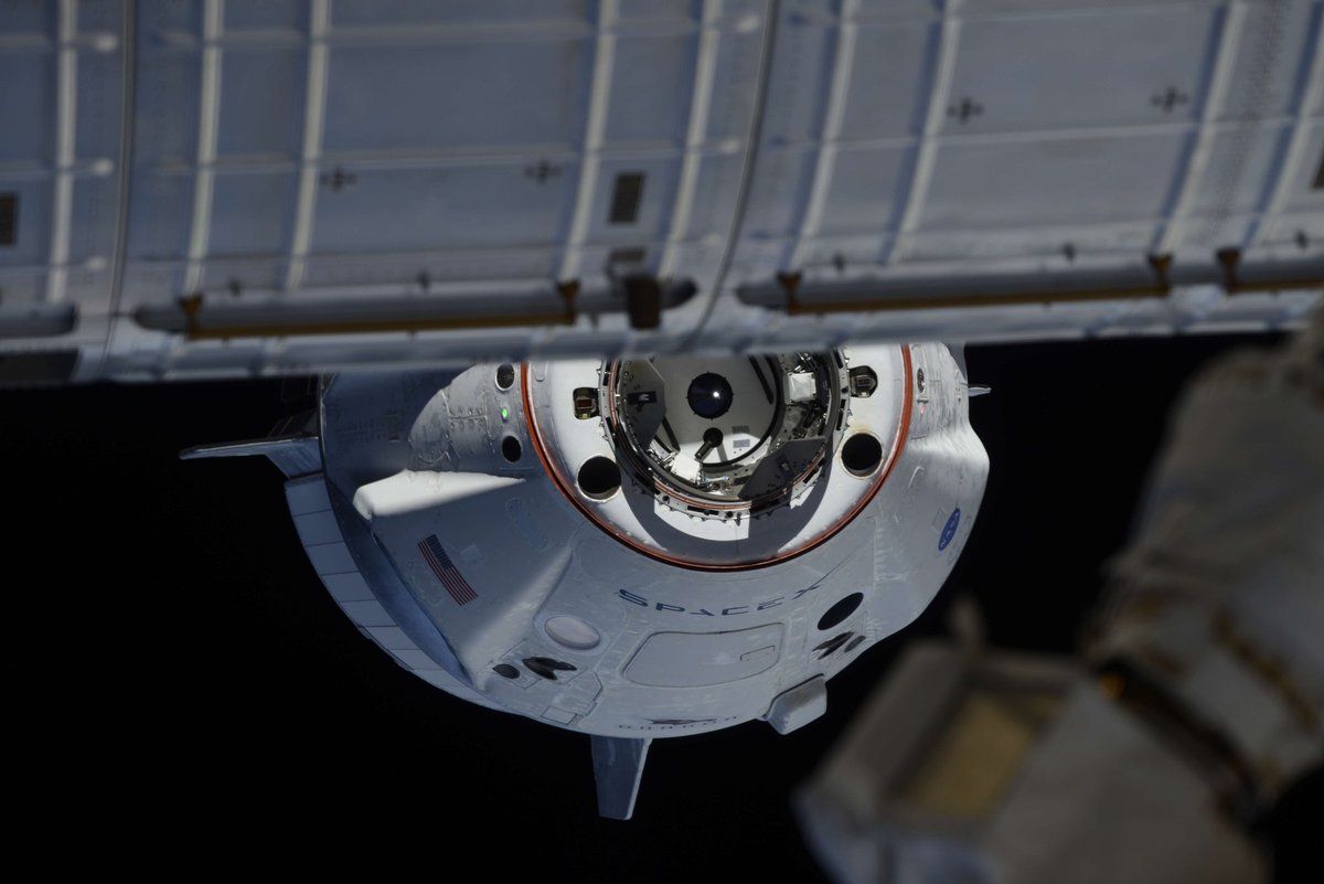 Космическая капсула SpaceX успешно состыковалась с МКС и вернулась на Землю.Вокруг Света. Украина