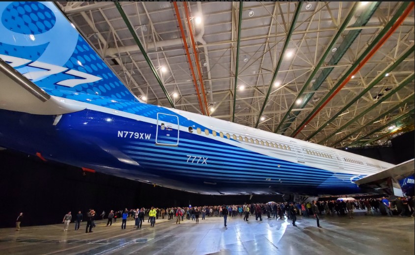 Boeing представил пассажирский лайнер рекордной длины