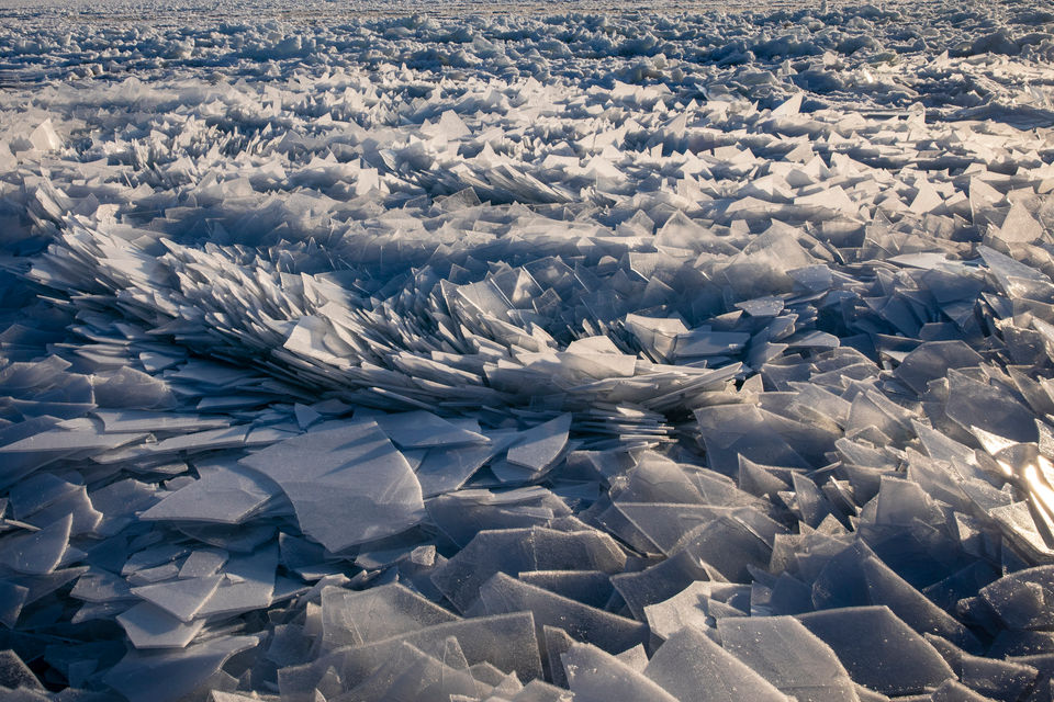 Озеро Мичиган покрылось ледяными иголками (видео).Вокруг Света. Украина