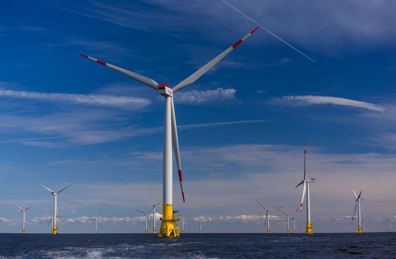 Германия открывает крупнейшую ветряную электростанцию в Балтийском море