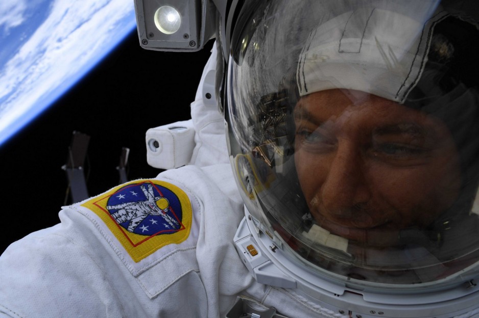 Селфи в открытом космосе.Вокруг Света. Украина